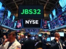 Ação da JBS estreia na Bolsa de Nova York com alta de 1,61%, reforçando o otimismo do mercado.