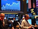 Gráfico de alta dos índices de Wall Street após dados positivos de empregos nos EUA.