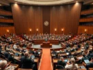Câmara dos Deputados debate projeto contra adultização infantil, com oposição ameaçando obstrução.
